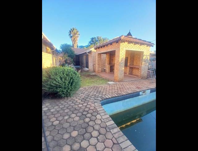 3 BEDROOM TOWNHOUSE FOR SALE IN GREENHILLS